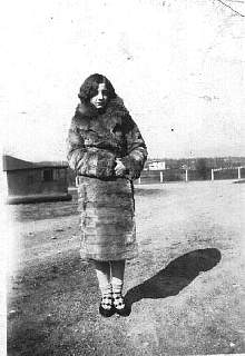 edna dagion alexander - at harriman ny 1928.jpg